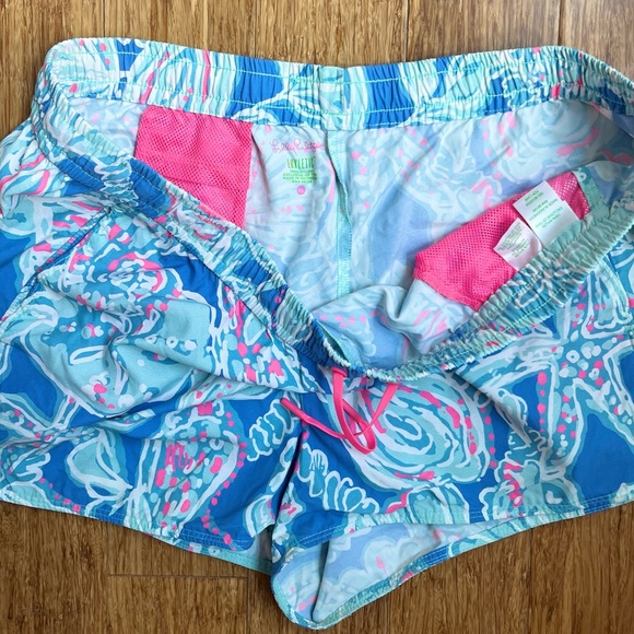 Lilly Pulitzer Luxletic Shorts Size XL blue pink. 1268 - Picture 2 of 4